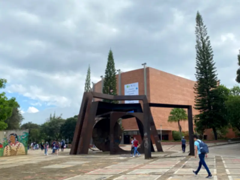 Estudiante de Química de la UIS herido con bomba de cloro en baño universitario