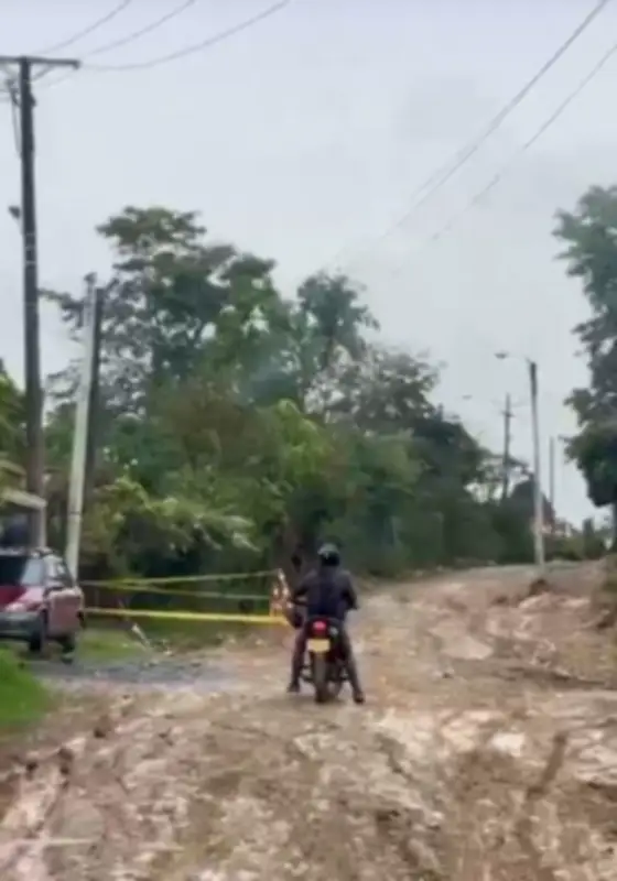 Estudiantes de la UIS Barbosa protestan por suspensión de pavimentación vial