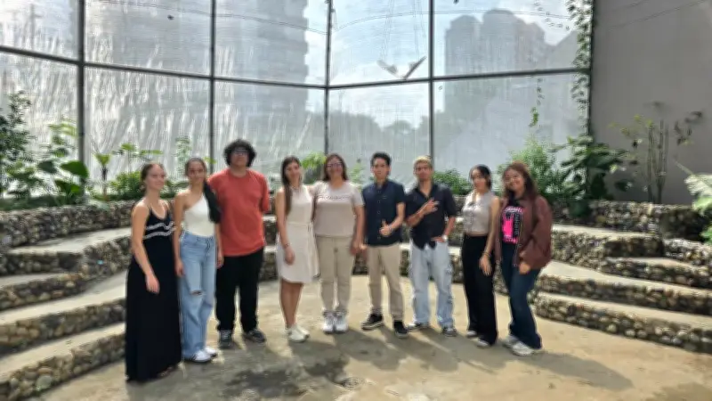 Estudiantes de Periodismo de la UDES visitan el Centro de Convenciones Neomundo