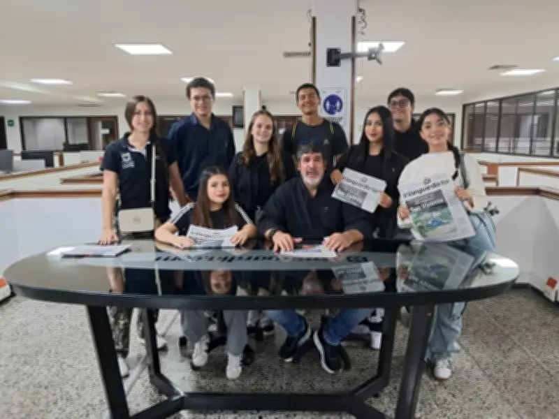 Estudiantes de periodismo de la UDES visitan Vanguardia
