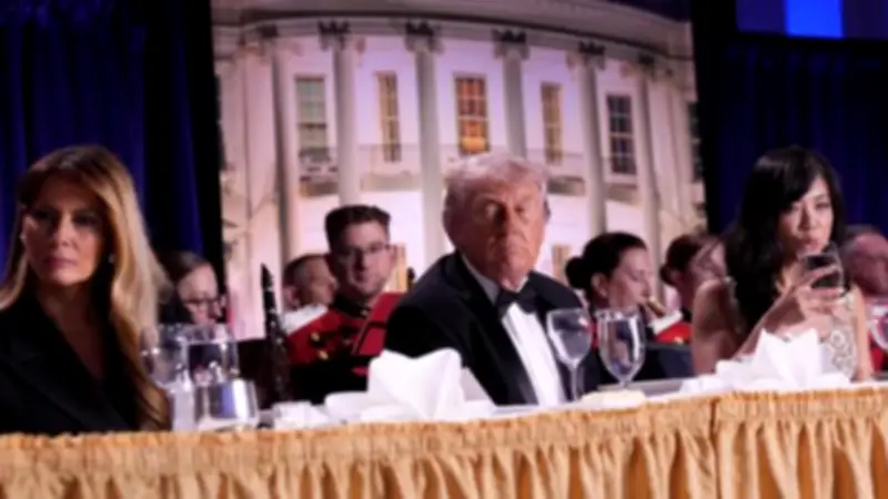 Evacúan a Trump de cena de corresponsales por presuntos disparos