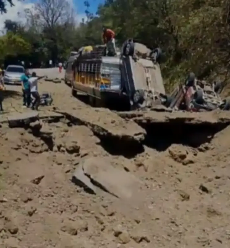Explosión de cilindrobomba en bus deja al menos cinco muertos en vía Popayán-Cali