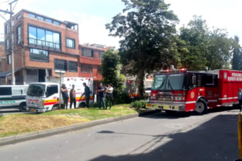 Explosión de tanque de alcohol en fábrica de Kennedy dejó tres heridos y gran incendio controlado