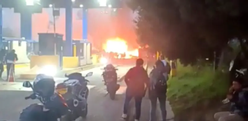 Explosión en peaje de Casa Blanca entre Zipaquirá y Ubaté deja múltiples lesionados
