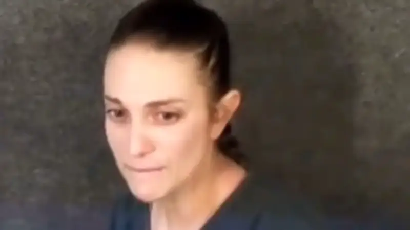 Exprofesora acusada de abuso a menores rompe en llanto al negarle la fianza en audiencia