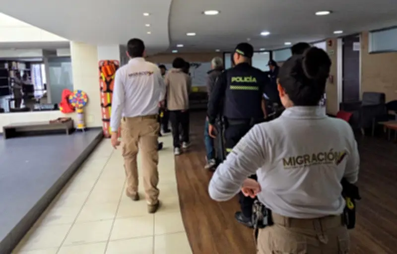 Expulsan a seis venezolanos tras intento de hurto en droguería de Barrios Unidos