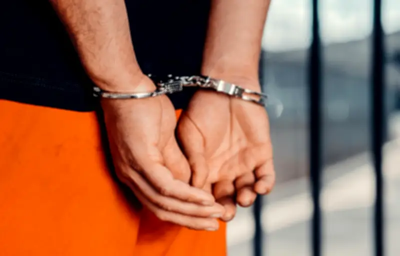 Exsargento condenado a 15 años por tortura agravada contra hijo adoptivo de 5 años en Medellín