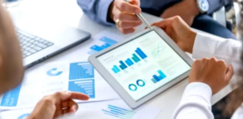 EY invierte US$1.000 millones en inteligencia artificial para revolucionar la auditoría global