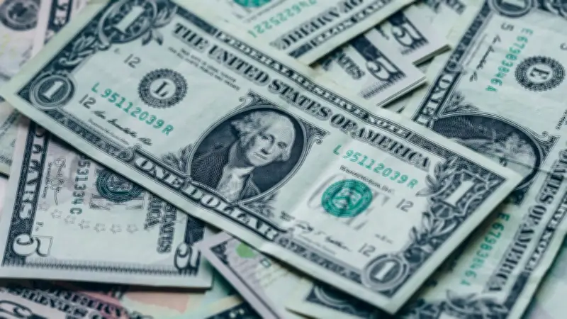 Factores que determinan el precio del dólar en Colombia: geopolítica y petróleo