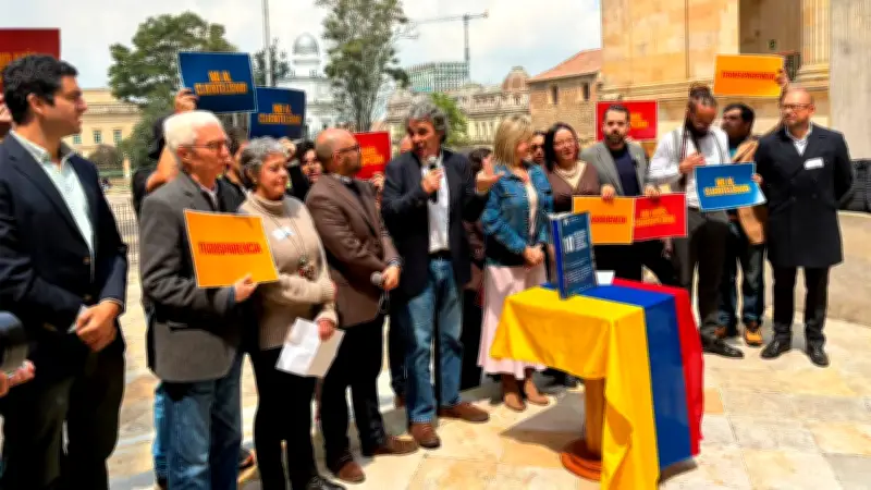 Fajardo presenta compromiso anticorrupción y responde a Cepeda sobre debate presidencial