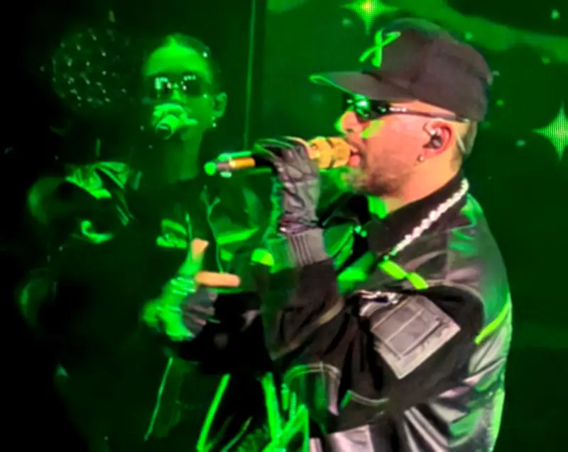 Feid llora en escena durante su gira en EE.UU. al interpretar canción personal