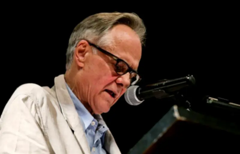 Fernando Vallejo cuestiona cifras oficiales del coronavirus y critica la cuarentena