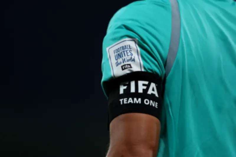 FIFA designa árbitros para el Mundial 2026: Tres colombianos estarán en la cita orbital