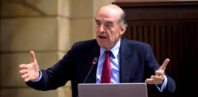 Fiscalía presenta acusación contra excanciller Álvaro Leyva por caso de pasaportes ante la Corte Suprema