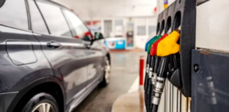 ¿Fue suficiente el aumento de $375 en la gasolina? Expertos advierten riesgos fiscales