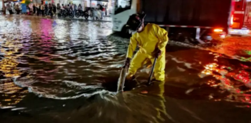 Fuertes lluvias inundan vías y barrios de Soacha: alcalde señala fallas en alcantarillado