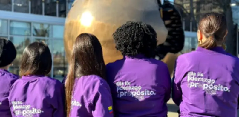 Fundación She Is recibe reconocimiento en Nueva York por década de impulso al liderazgo femenino