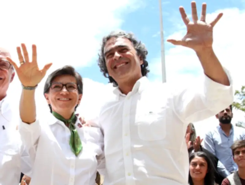 Gómez Buendía analiza el dilema del centro político: Fajardo y López representan una minoría