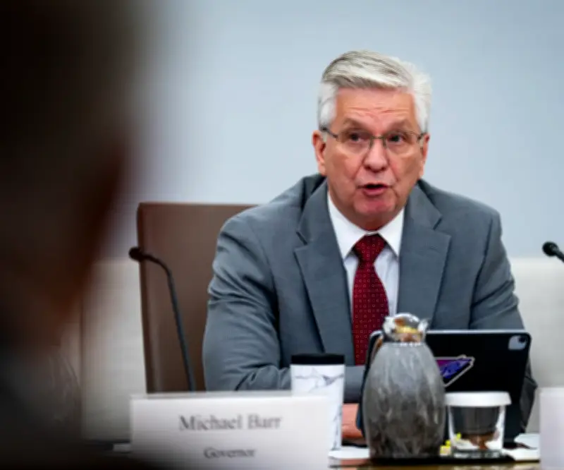 Gobernador de la FED propone reestructuración radical que podría eliminar más del 10% del personal