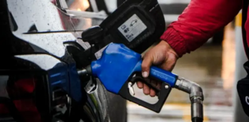 Gobierno confirma aumento de $400 en gasolina a partir del 1 de mayo