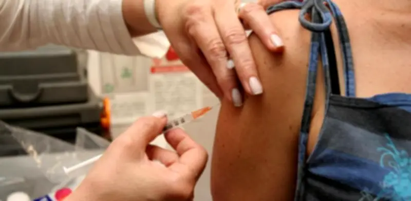 Gobierno fija plazo hasta el 2 de mayo para vacunación masiva en Colombia