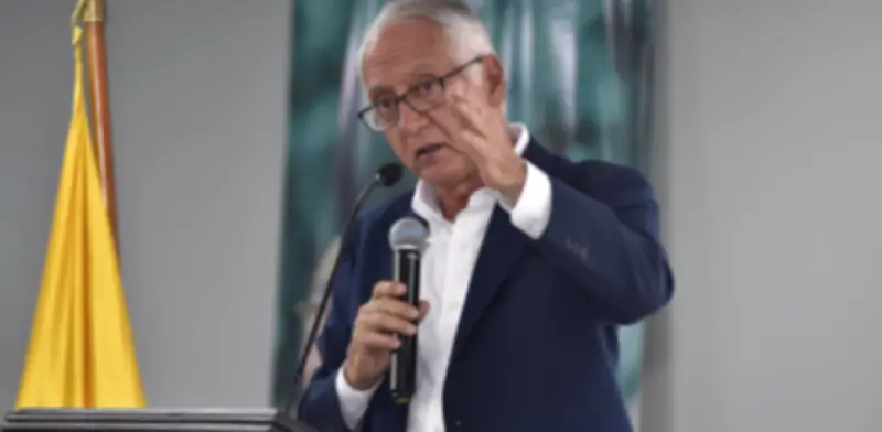 Gobierno niega crisis de salud y defiende mayor inversión histórica