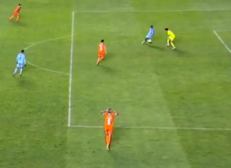 Gol insólito de Dorny Romero empata a Bolívar con La Guaira en la Libertadores