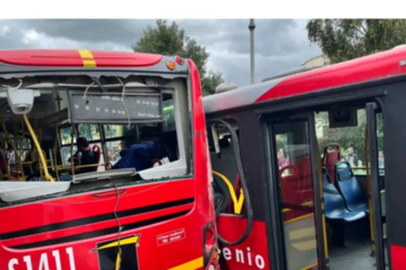 Grave accidente entre dos buses de Transmilenio en Suba deja varios heridos y afecta movilidad