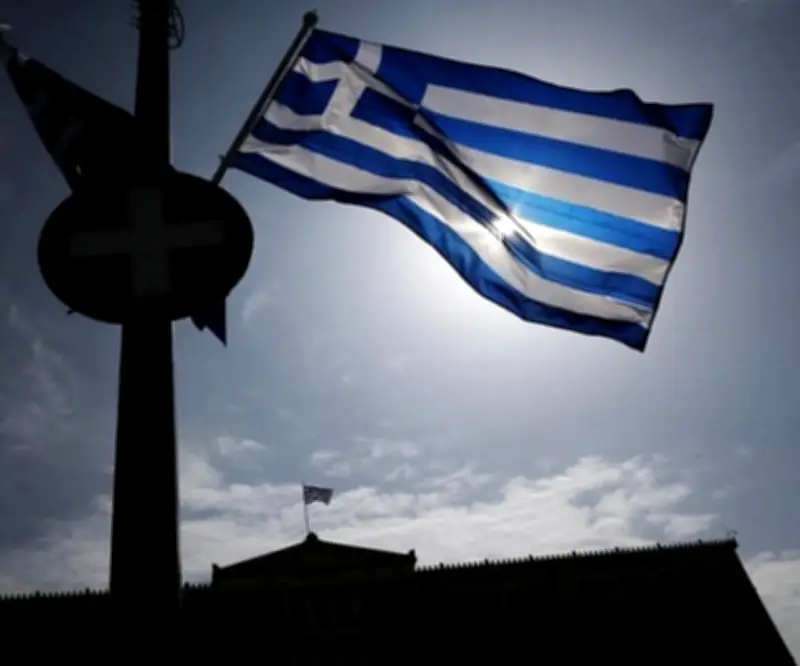 Grecia prohibirá redes sociales a menores de 15 años para combatir adicción digital