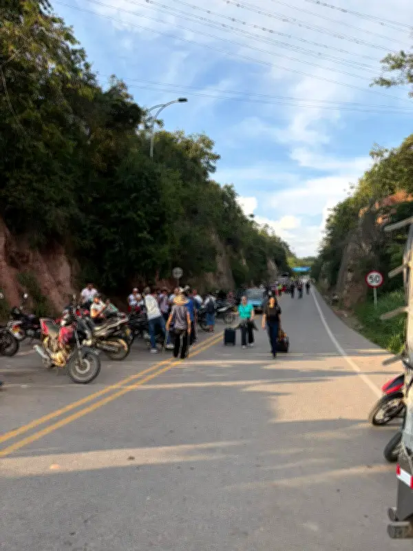 Gremios de Santander exigen mesa de diálogo pese a reapertura de vía al aeropuerto Palonegro