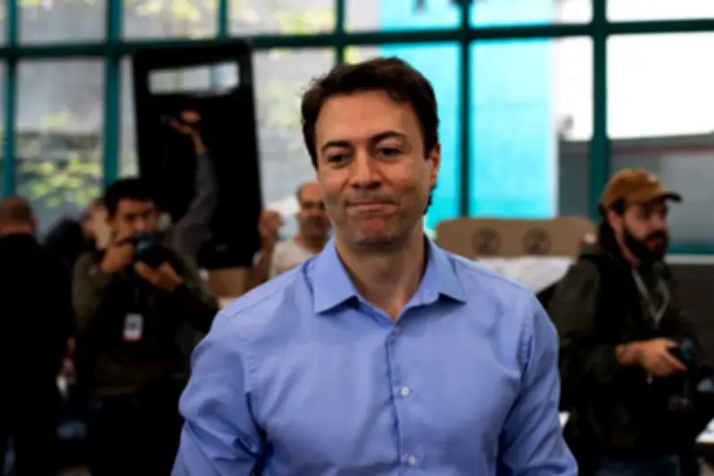 Gremios médicos y científicos exigen revocar nombramiento de Daniel Quintero en Supersalud