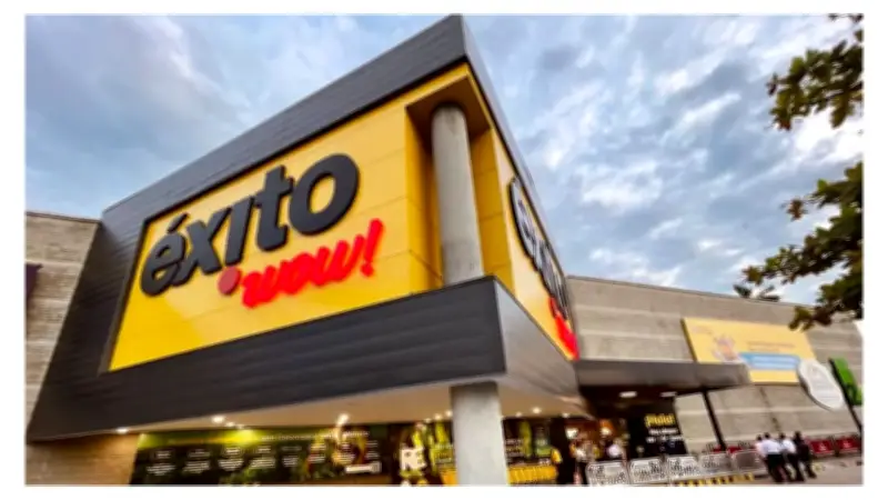 Grupo Éxito lanza ofensiva comercial con productos oficiales para el Mundial 2026