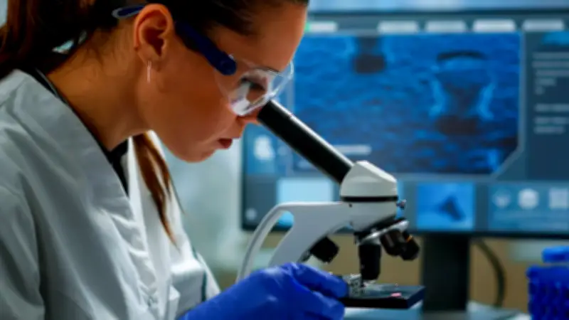 Hallazgo científico colombiano revela clave para frenar la metástasis del cáncer