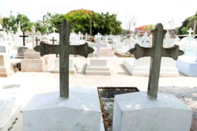 Hombre desentierra a su hermana para retirar dinero del banco en India