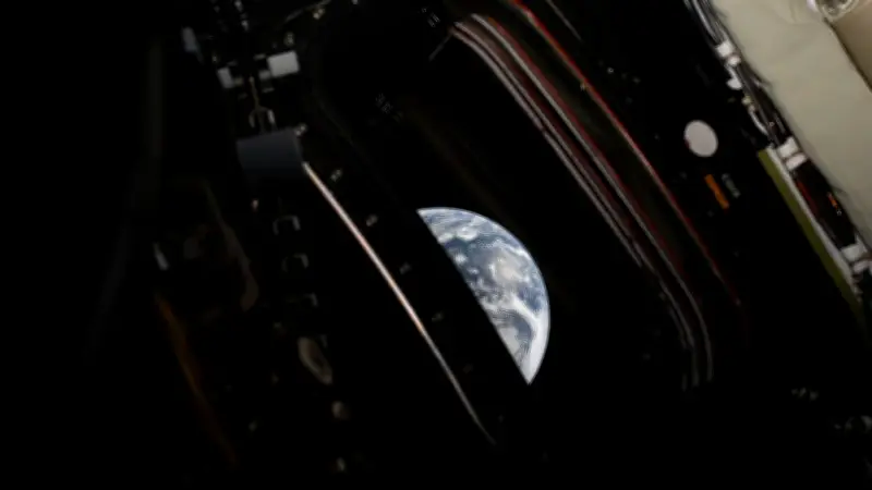 Impresionante vista de la Tierra desde la cápsula Orión en la misión lunar Artemis II