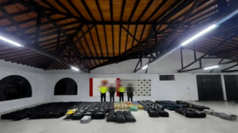 Incautan 3.393 kilos de marihuana camuflados en un tractocamión en Itagüí