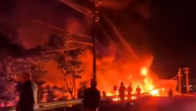 Incendio de camión cisterna en Silvania deja dos muertos y afecta tránsito en Viernes Santo