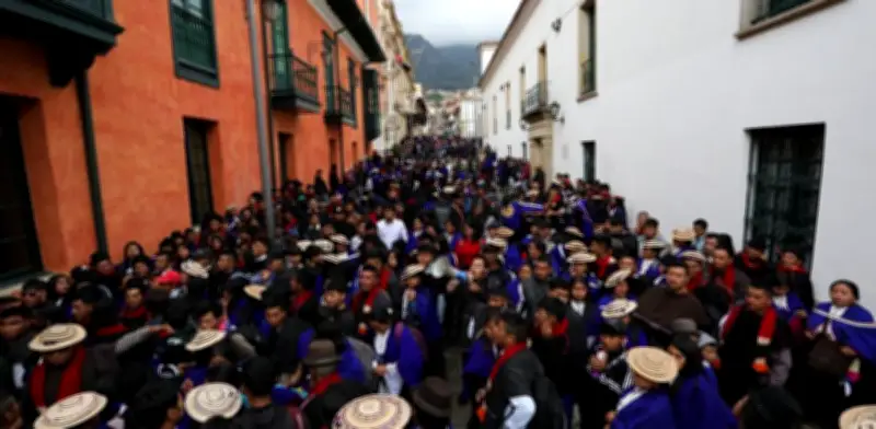 Indígenas misak toman Cancillería en Bogotá: 6 heridos y 80 funcionarios atrapados