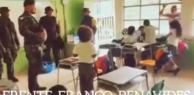 Indignación por video de disidentes en colegio de Nariño: reparten útiles y se fotografían con niños