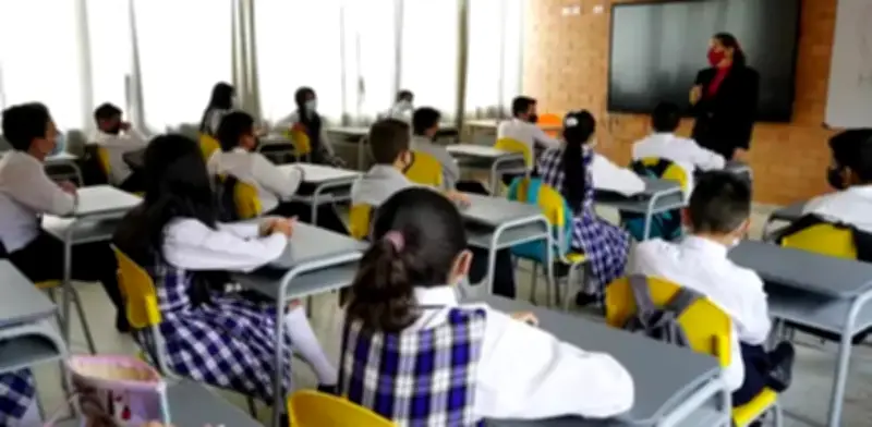 Informe revela que caída de matrículas escolares supera la disminución demográfica en Colombia