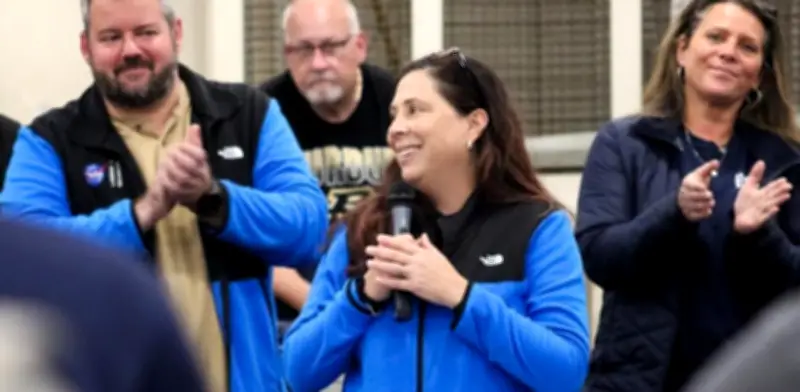 Ingeniera colombiana Liliana Villarreal celebra éxito del amerizaje de Artemis II en la NASA