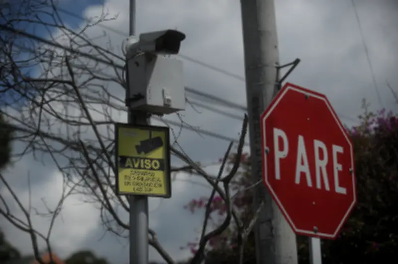 Instalación de cámaras de reconocimiento de placas en Bogotá avanza lento: van 90 de 200