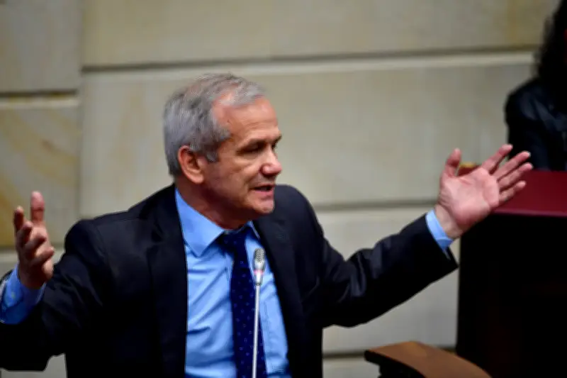 Interpol retira circular roja contra exdirector de Dapre, pero Fiscalía insiste en su captura