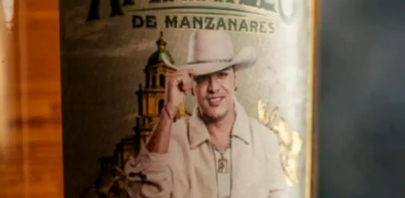 Invima alertó sobre aguardiente falsificado con imagen de Yeison Jiménez antes de lanzamiento oficial