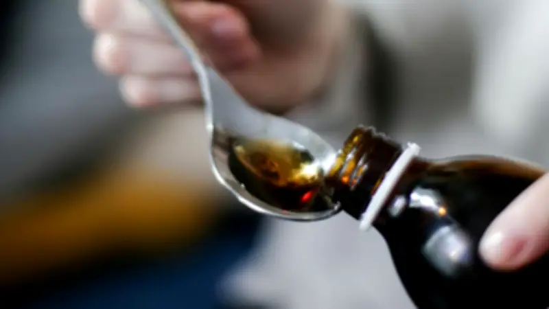 Invima alerta sobre jarabe fraudulento Hedera Helix + Propóleo Zanecol en Medellín