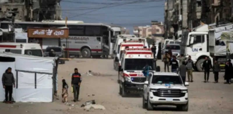 Israel ataca convoy de la OMS en Gaza: muere conductor y suspenden evacuaciones médicas