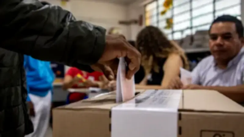 Iván Cepeda lidera encuesta presidencial con 44,3% de intención de voto