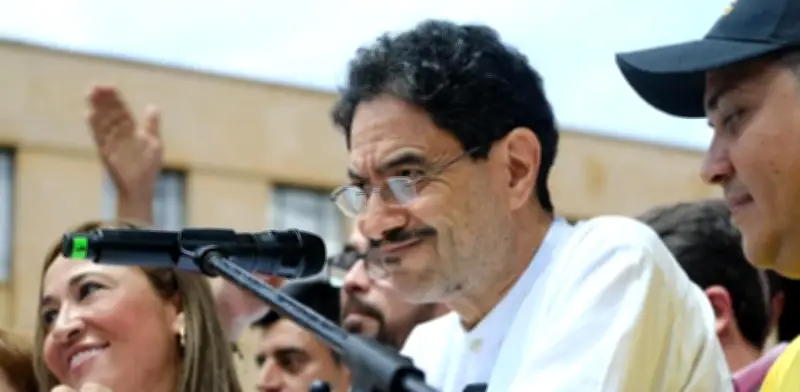 Iván Cepeda rechaza presunta promoción de su campaña por viceministro de las TIC