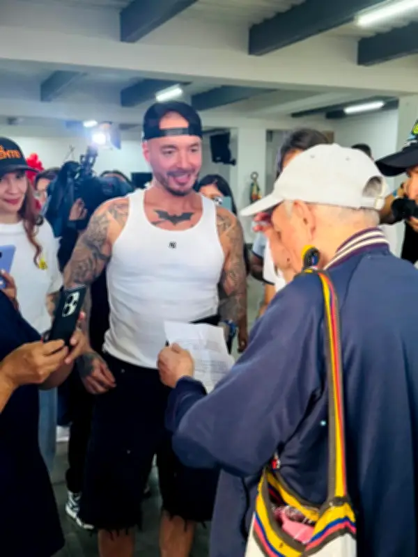 J Balvin transforma el Asilo San Rafael de Bucaramanga con música y alegría intergeneracional