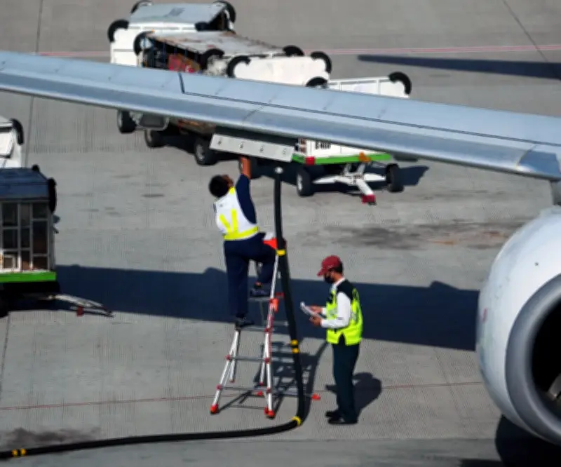 Japón y Singapur aseguran suministro de combustible a Australia pese a guerra en Irán